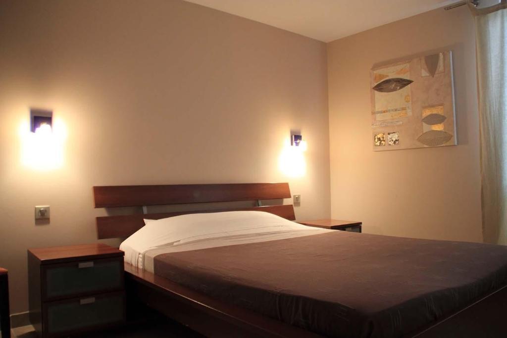 Auberge De Bonpas Logis De France Hotel Avinhão Quarto foto